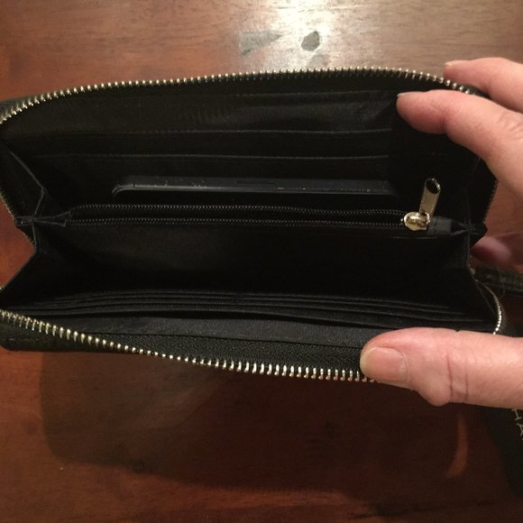 Tahari Women's Black Trendsetter Clutch Wallet Organizer with Wrist Strap NWT - Picture 9 of 15